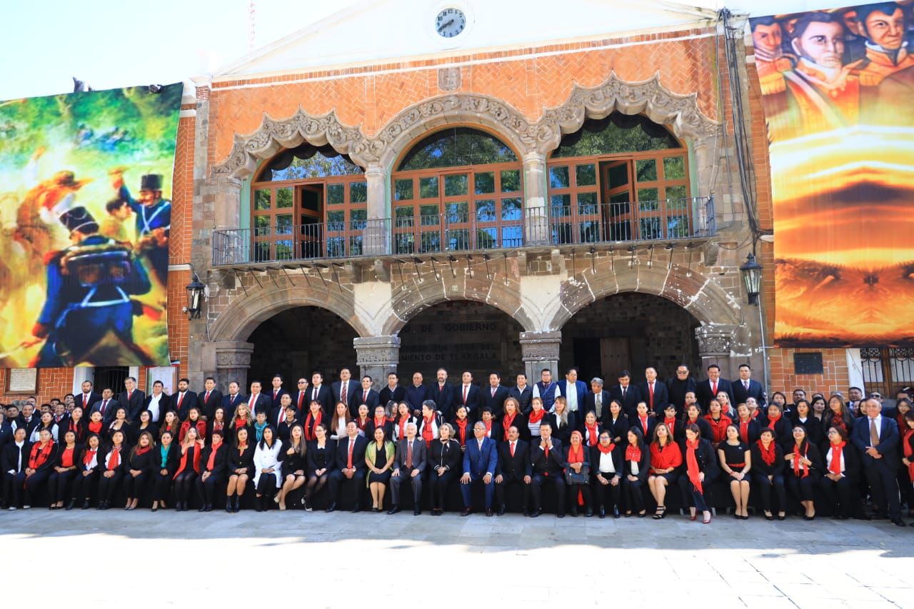Realiza Ayuntamiento de Chiautempan izamiento de bandera en Centro Histórico de Tlaxcala